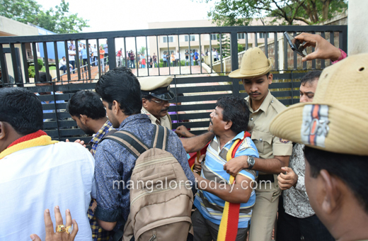 Karnataka Rakshana Vedike protest
